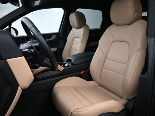 2025 Porsche Cayenne Base