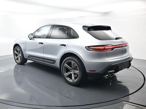 2022 Porsche Macan Base