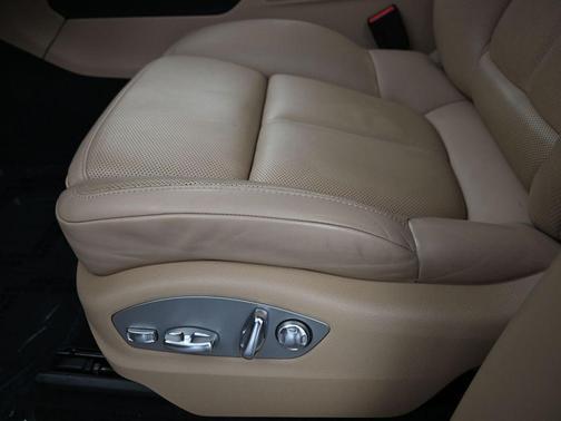 2022 Porsche Macan Base