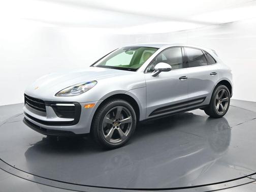 2022 Porsche Macan Base