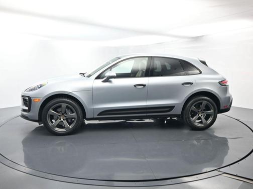 2022 Porsche Macan Base