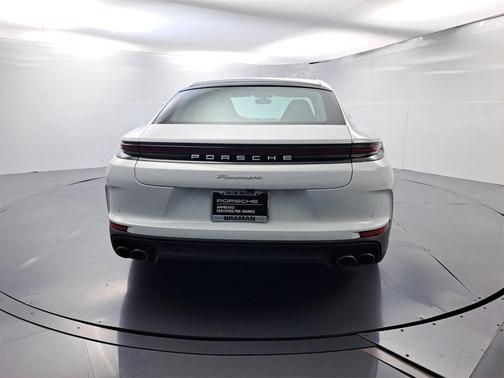2024 Porsche Panamera 4