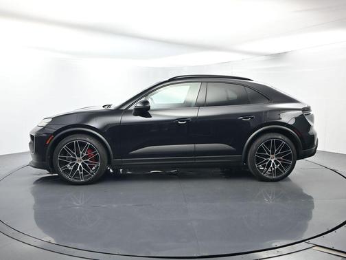 Jet Black Metallic 2025 Porsche Macan 4S