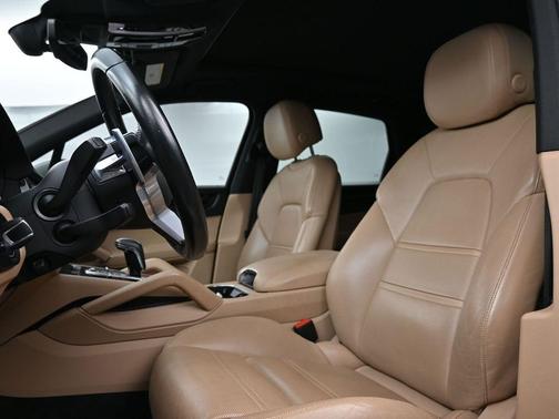 2021 Porsche Cayenne Base