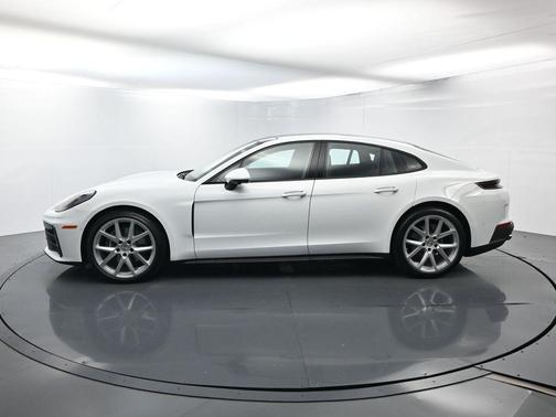 2025 Porsche Panamera 4