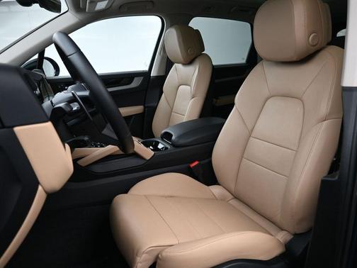 2025 Porsche Cayenne Base