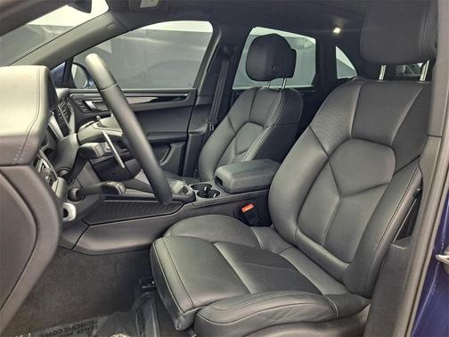 2022 Porsche Macan Base
