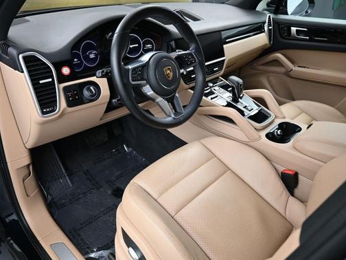 2021 Porsche Cayenne Base