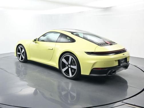 2025 Porsche 911 Carrera