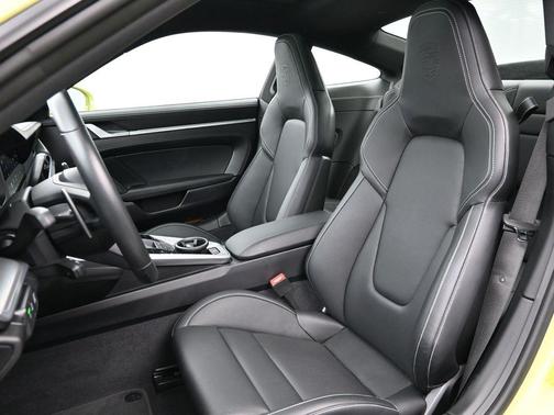 2025 Porsche 911 Carrera