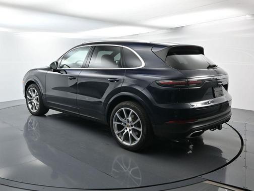 2023 Porsche Cayenne Base (Tiptronic)