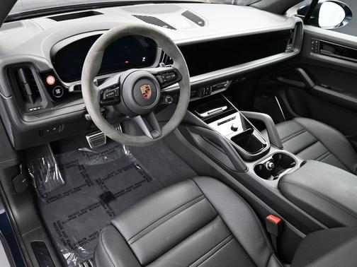 2025 Porsche Cayenne GTS