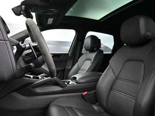 2025 Porsche Cayenne GTS