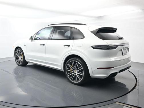 2022 Porsche Cayenne Turbo S