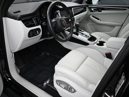 2024 Porsche Macan Base (PDK)