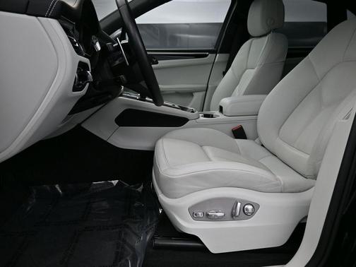 2024 Porsche Macan Base (PDK)