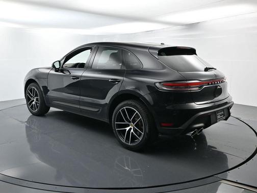 2024 Porsche Macan Base (PDK)