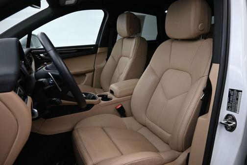 White 2025 Porsche Macan
