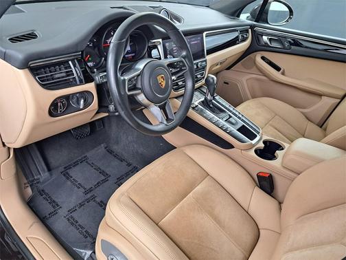 2021 Porsche Macan Base