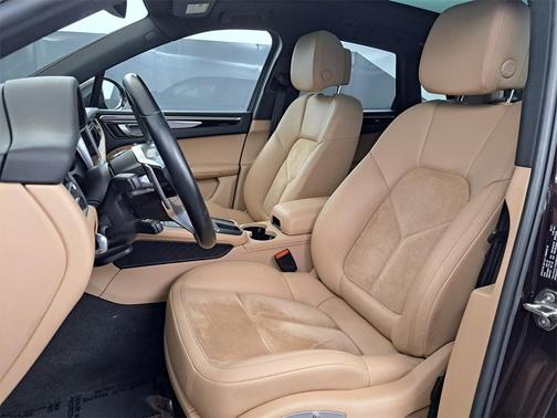 2021 Porsche Macan Base