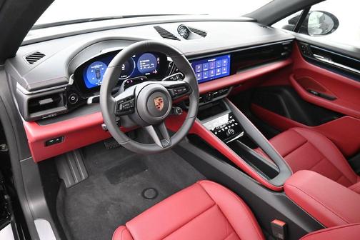 Jet Black Metallic 2026 Porsche Macan Base