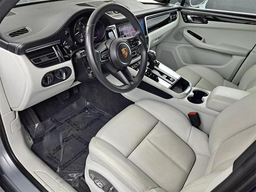 2022 Porsche Macan Base