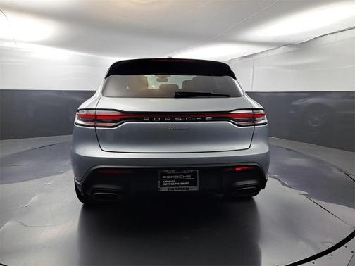 2022 Porsche Macan Base