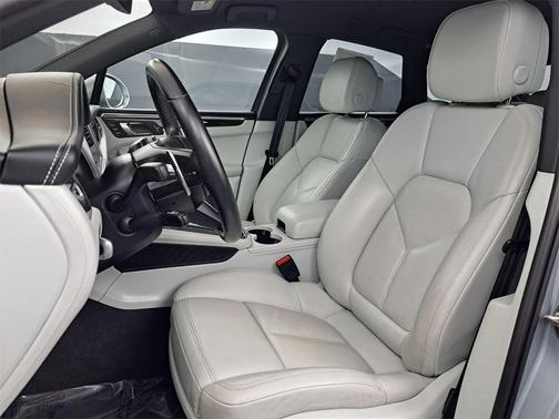 2022 Porsche Macan Base