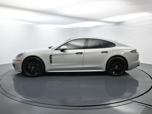 2022 Porsche Panamera 4 Platinum Edition