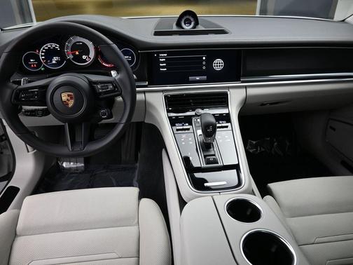 2022 Porsche Panamera 4 Platinum Edition