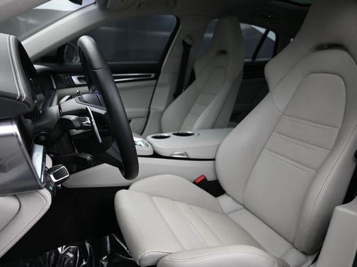 2022 Porsche Panamera 4 Platinum Edition