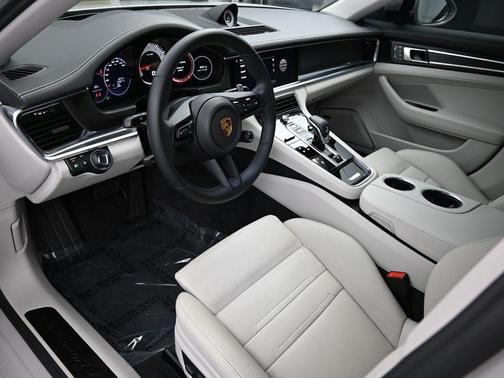 2022 Porsche Panamera 4 Platinum Edition