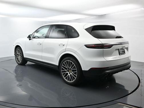 2023 Porsche Cayenne Platinum Edition
