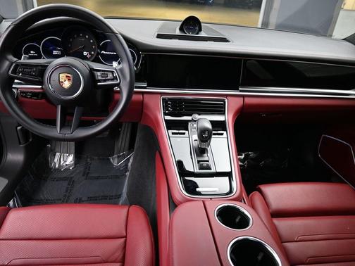 2022 Porsche Panamera 4