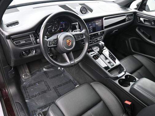 2023 Porsche Macan 