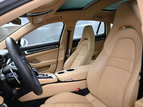 2023 Porsche Panamera Platinum Edition