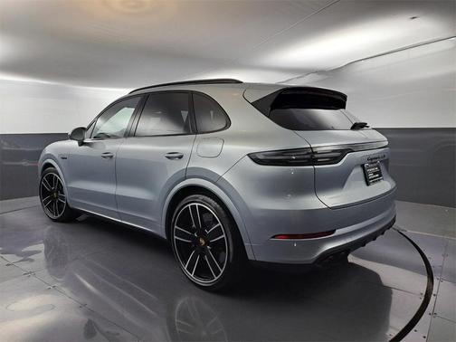 2023 Porsche Cayenne E-Hybrid Turbo S