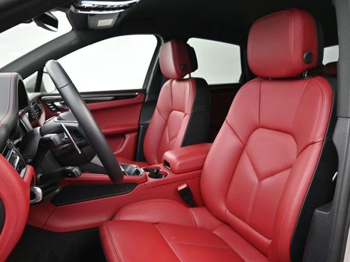 Chalk 2025 Porsche Macan