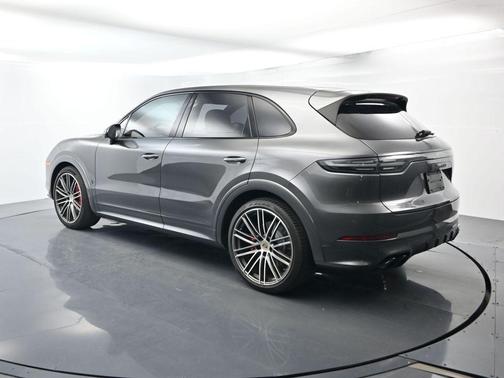 Quartzite Grey Metallic 2023 Porsche Cayenne GTS