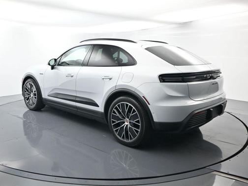 2025 Porsche Macan 4