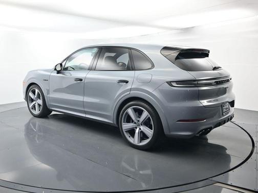 2025 Porsche Cayenne Turbo