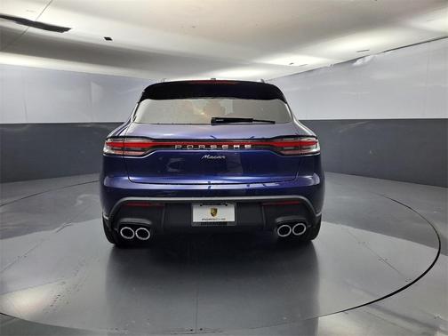 2024 Porsche Macan Base (PDK)