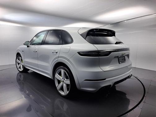 2023 Porsche Cayenne E-Hybrid Platinum Edition