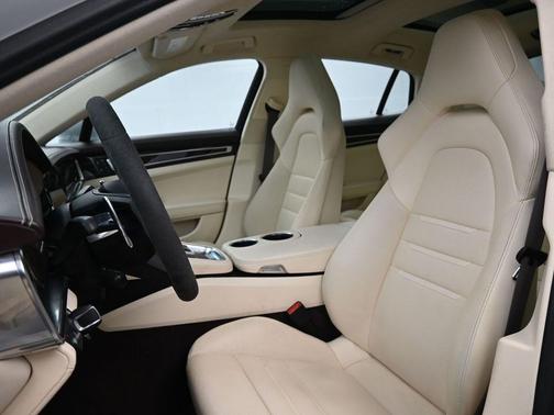 2022 Porsche Panamera GTS