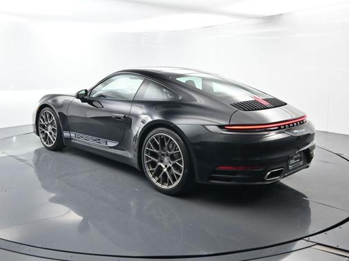 2022 Porsche 911 Carrera