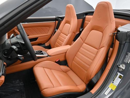 2025 Porsche 911 Carrera