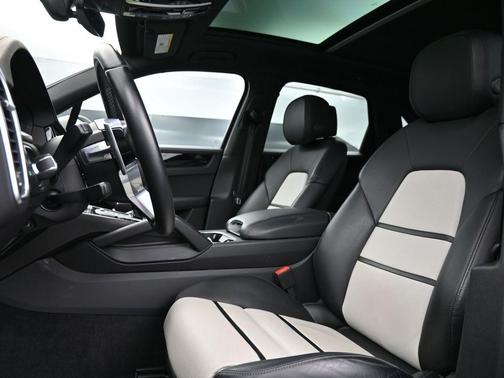 2022 Porsche Cayenne 