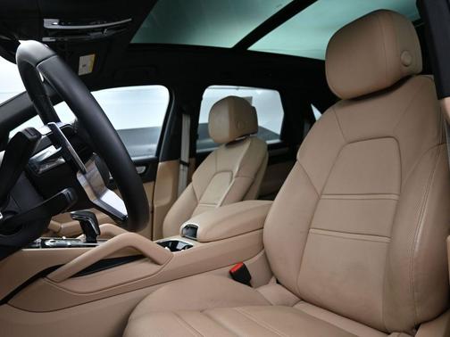 2023 Porsche Cayenne Platinum Edition