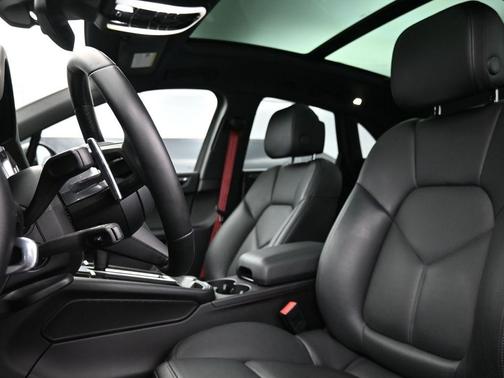 2023 Porsche Macan Base (PDK)