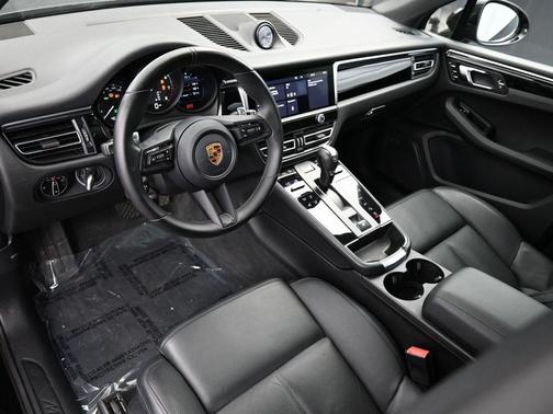 2023 Porsche Macan Base (PDK)